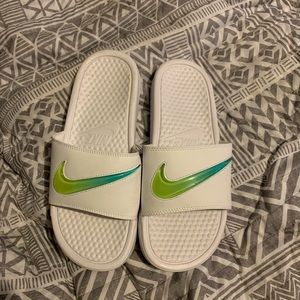 Nike slides M7 W9